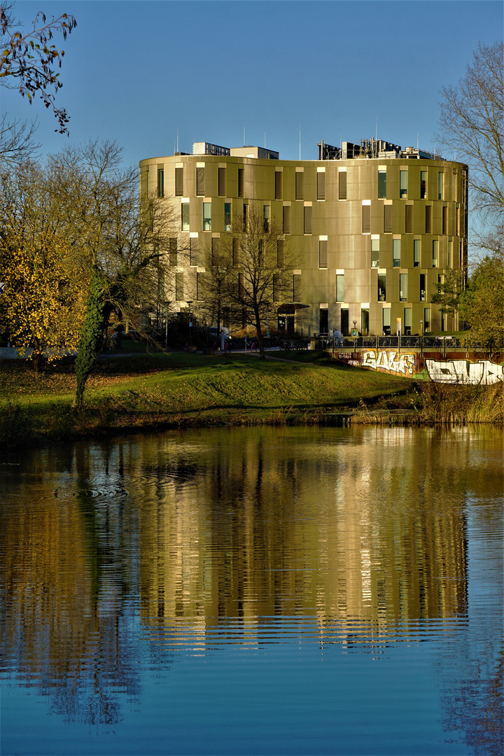 Der goldene Rundbau 