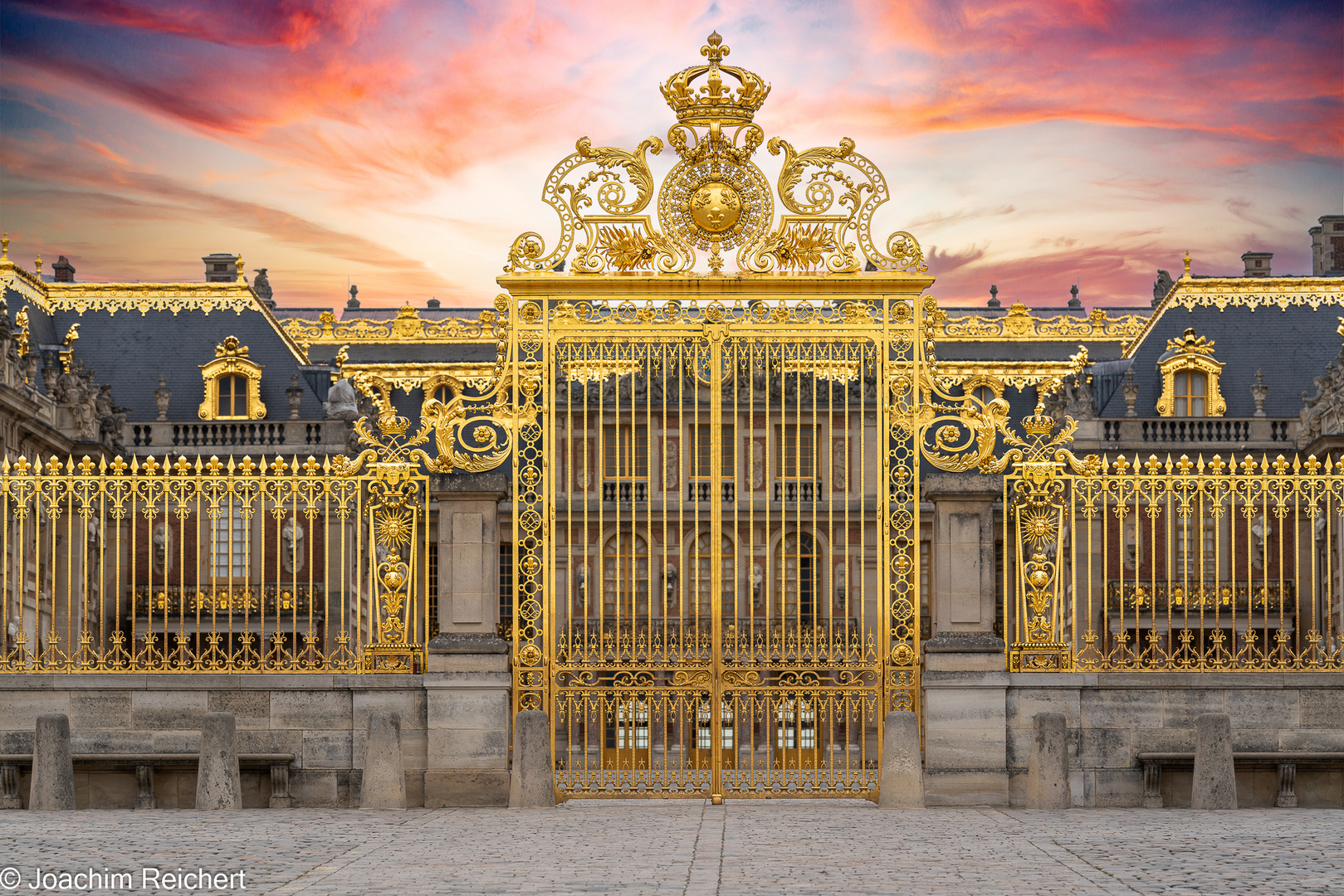 Der goldene Zaun vor dem Schloss von Versailles beeindruckt mich immer wieder