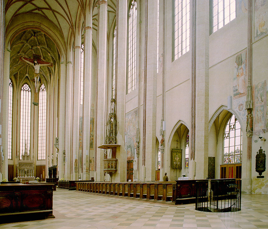 Der gotische Backsteinbau St. Martin in Landshut. Innenansicht