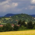 Der Grafenberg, dahinter die Schwäbische  Alb