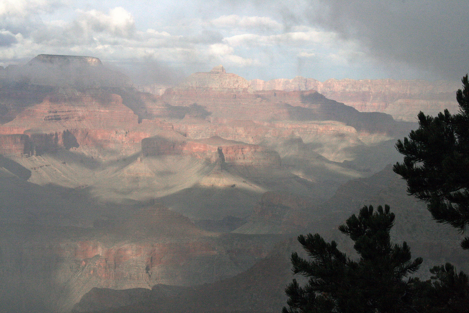 Der Grand Canyon NP USA im Nebel...