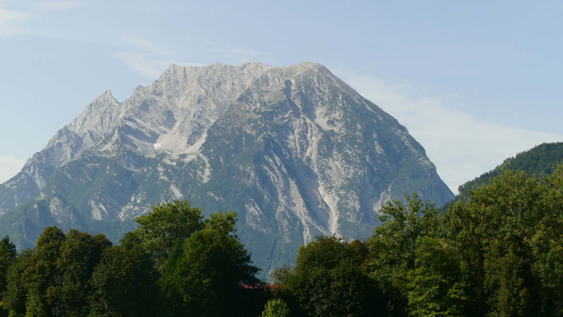 Der Grimming begrüßte uns bei der Fahrt ins Ausseerland Foto & Bild