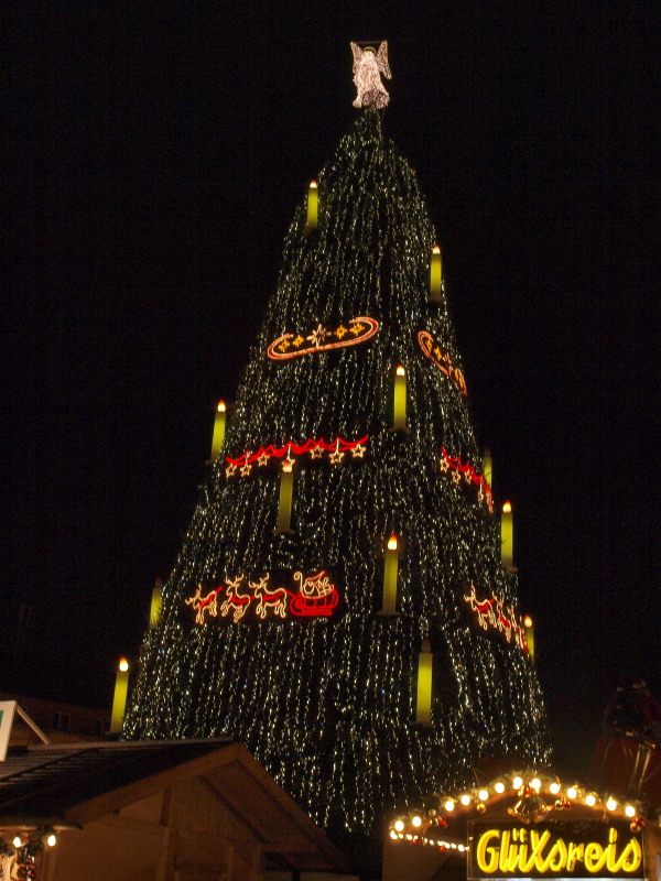 Der grösste Weihnachtsbaum der Welt aus Dortmund Foto & Bild