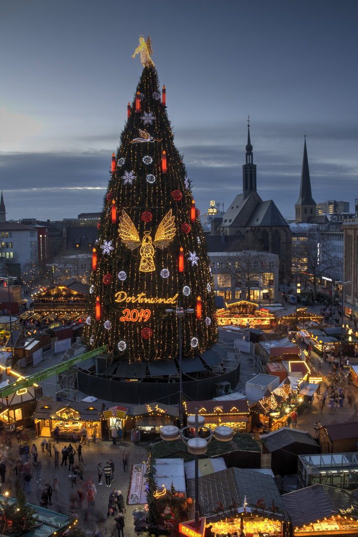 Der größte Weihnachtsbaum der Welt in Dortmund