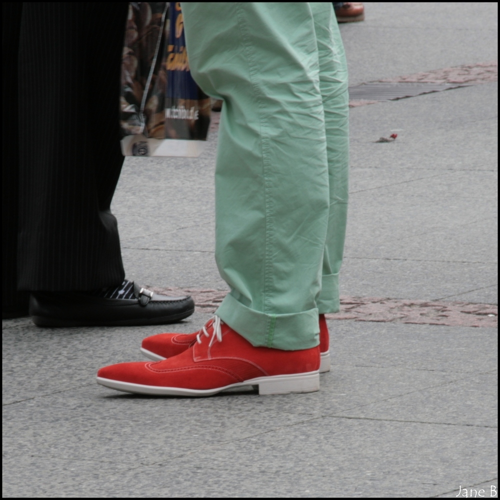 Der Grosse Blonde mit dem Roten Schuh....