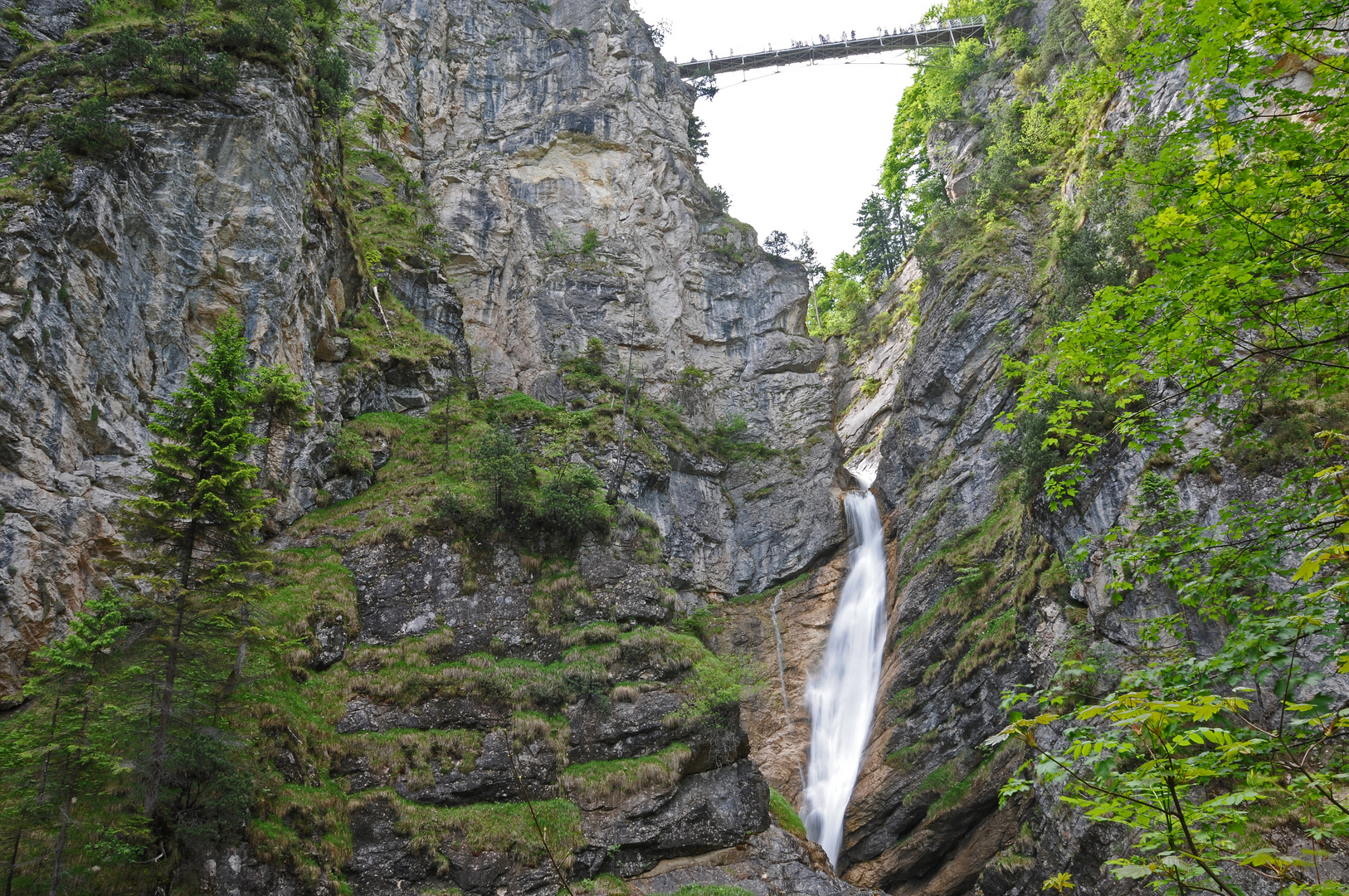 Der große Pöllatwasserfall mit der Marienbrücke