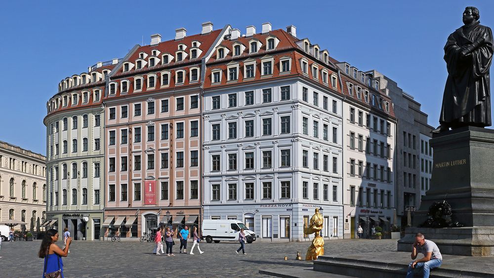 Der große Reformator Martin Luther vor der Frauenkirche...