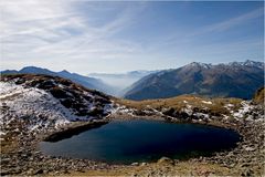 der Große Übelsee mit Blick ins Passeiertal Richtung Meran