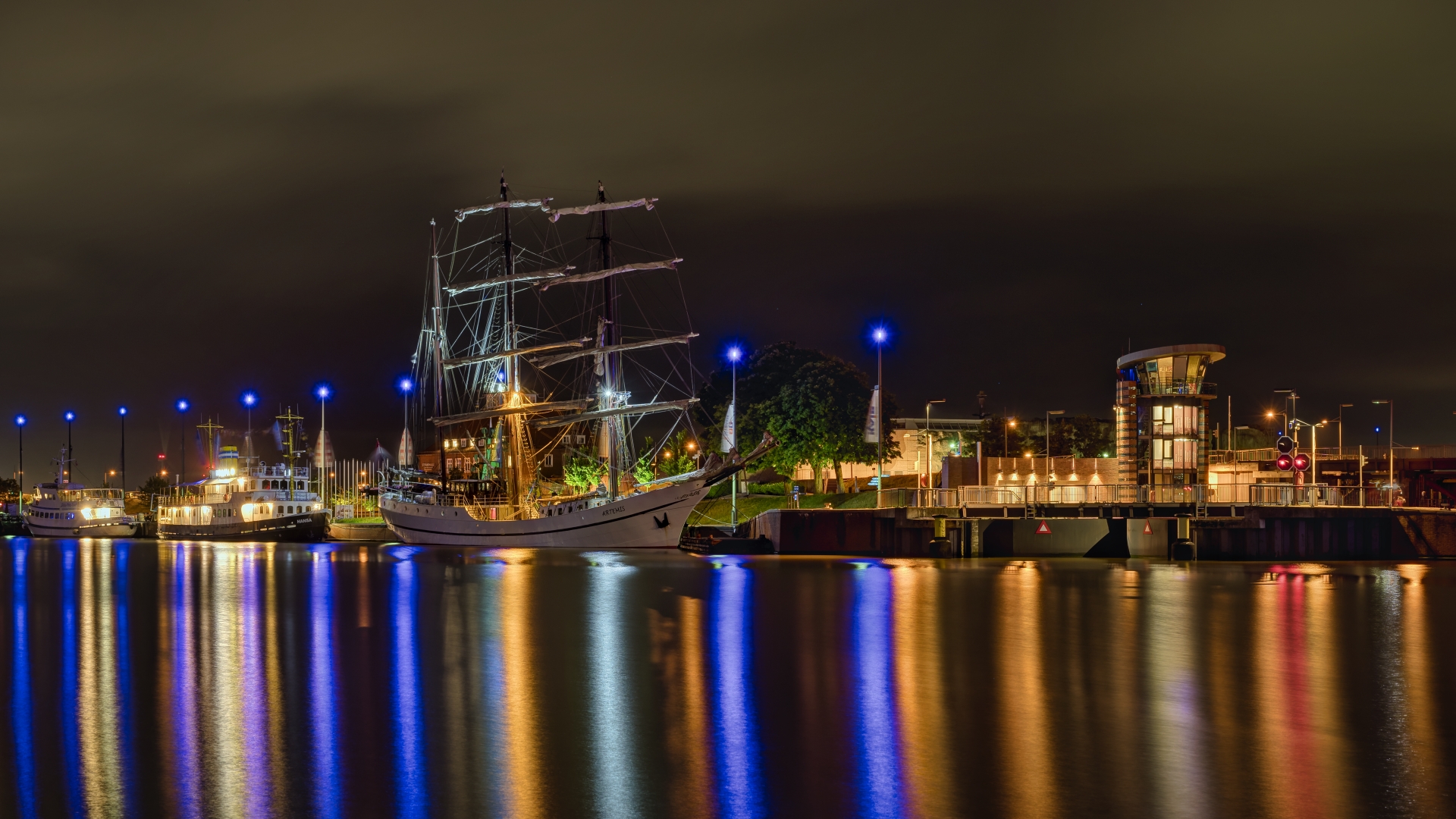 Der Großsegler "Artemis" im Neuen Hafen von Bremerhaven