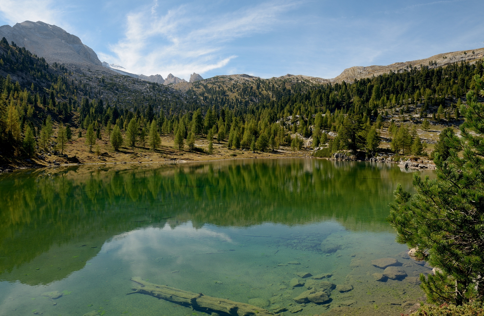 Der Grünsee liegt in der nähe der Schutzhütte...