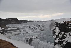 Der Gullfoss  (gull=Gold, foss=Wasserfall) ist ein Wasserfall