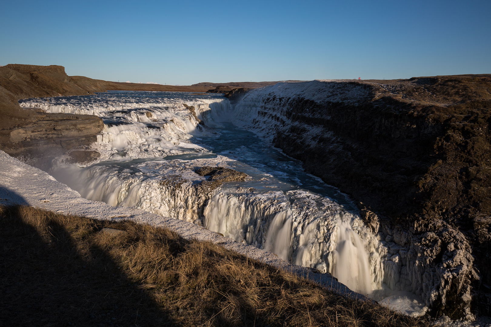 Der Gullfoss in der tiefstehenden Herbstsonne