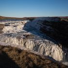 Der Gullfoss in der tiefstehenden Herbstsonne