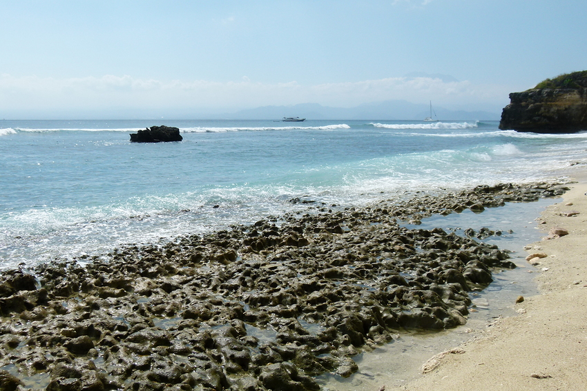 ...der Gunung Agung aus der Ferne...