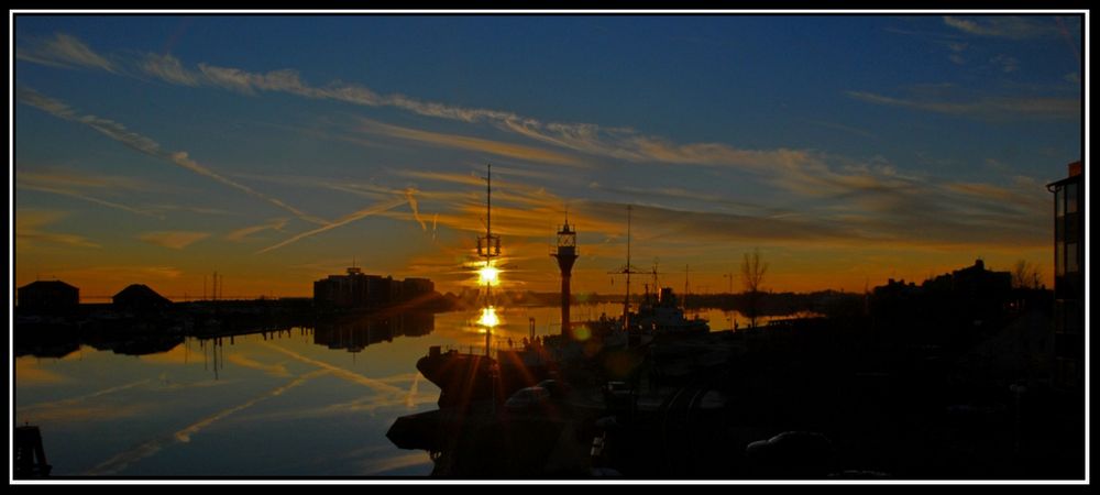 Der Hafen bei Sonnenuntergang