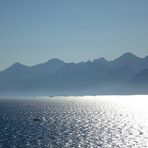 Der Hafen von Antalya und dahinter ...