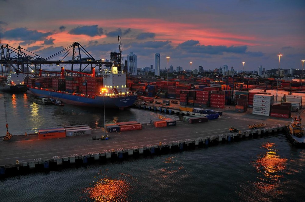 Der Hafen von Cartagena zur blauen Stunde.