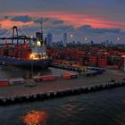 Der Hafen von Cartagena zur blauen Stunde.