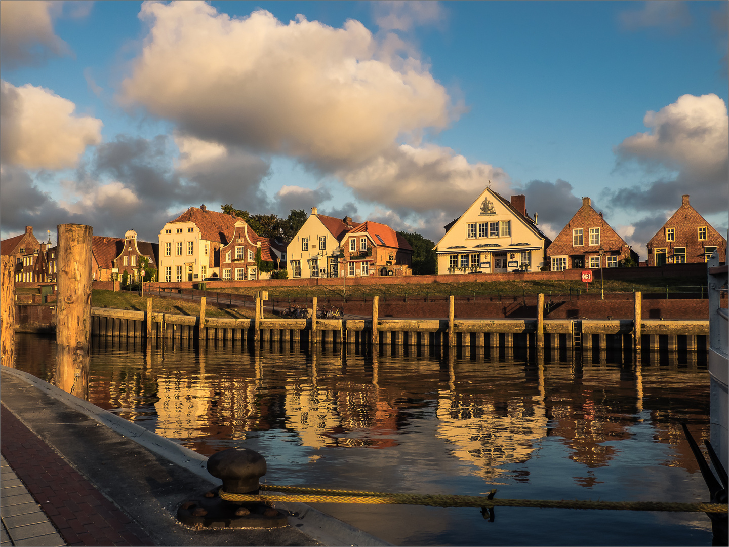 Der Hafen von Greetsiel in Ostfriesland