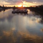 Der Hafen von Köln-Mülheim bei Hochwasser 2