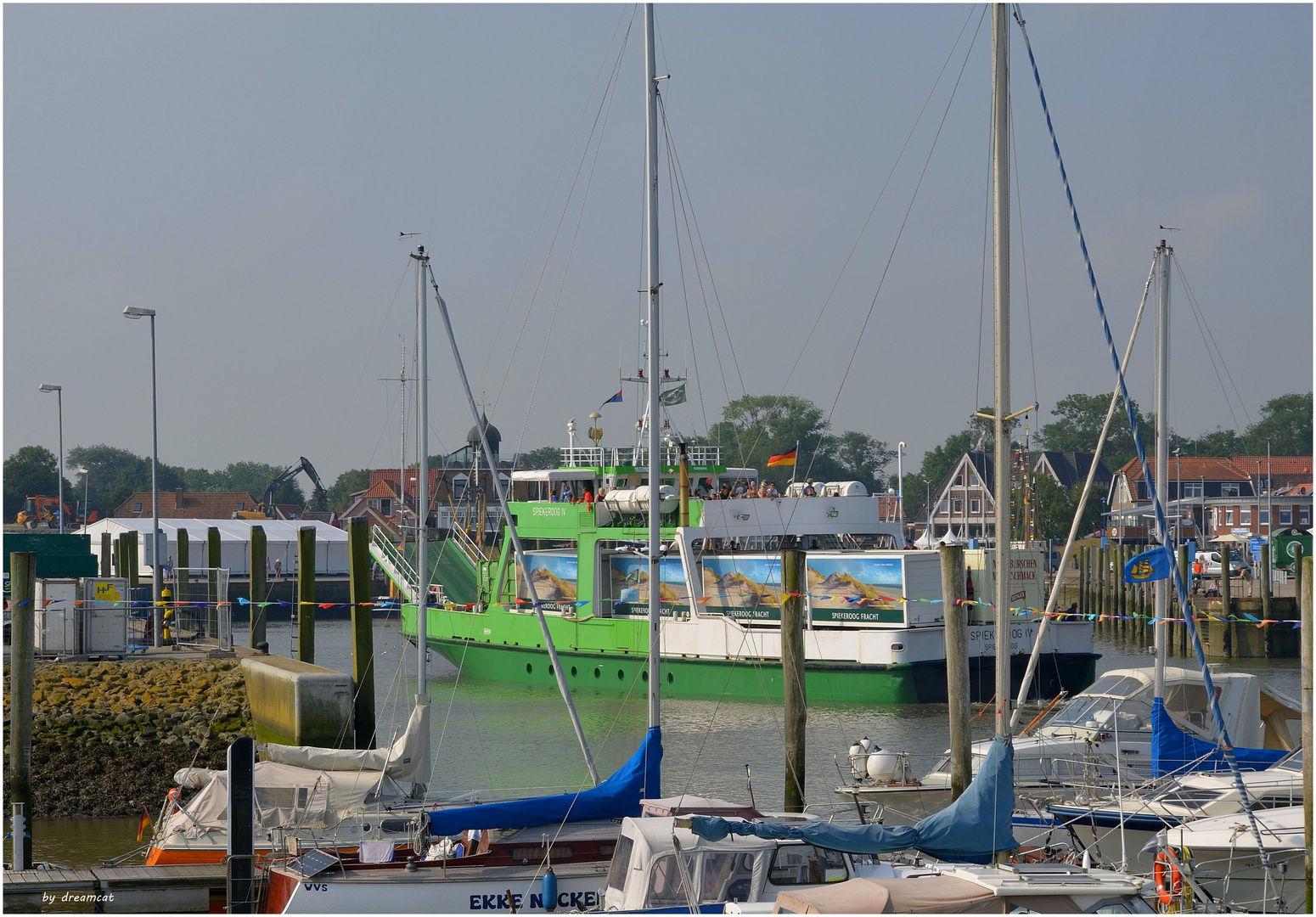 der Hafen von Neuharlingersiel