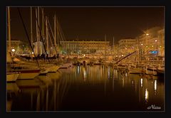 Der Hafen von Nizza bei Nacht