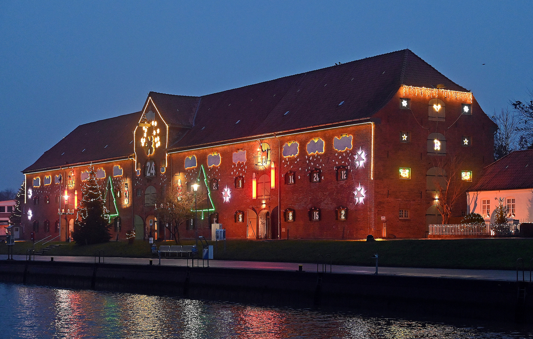 Der Hafen von Tönning am 02. Advent 2020