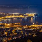 Der Hafen von Triest zur späten Blauen Stunde