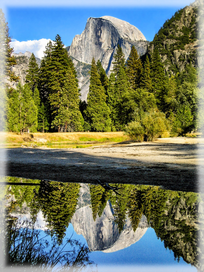 DER HALF DOME IM SPIEGEL