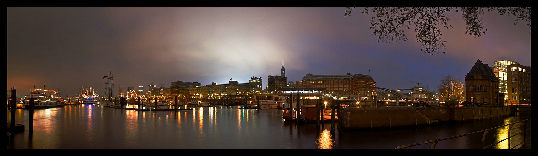 DER HAMBURGER HAFEN