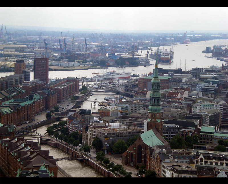 Der Hamburger Hafen aus der Luft