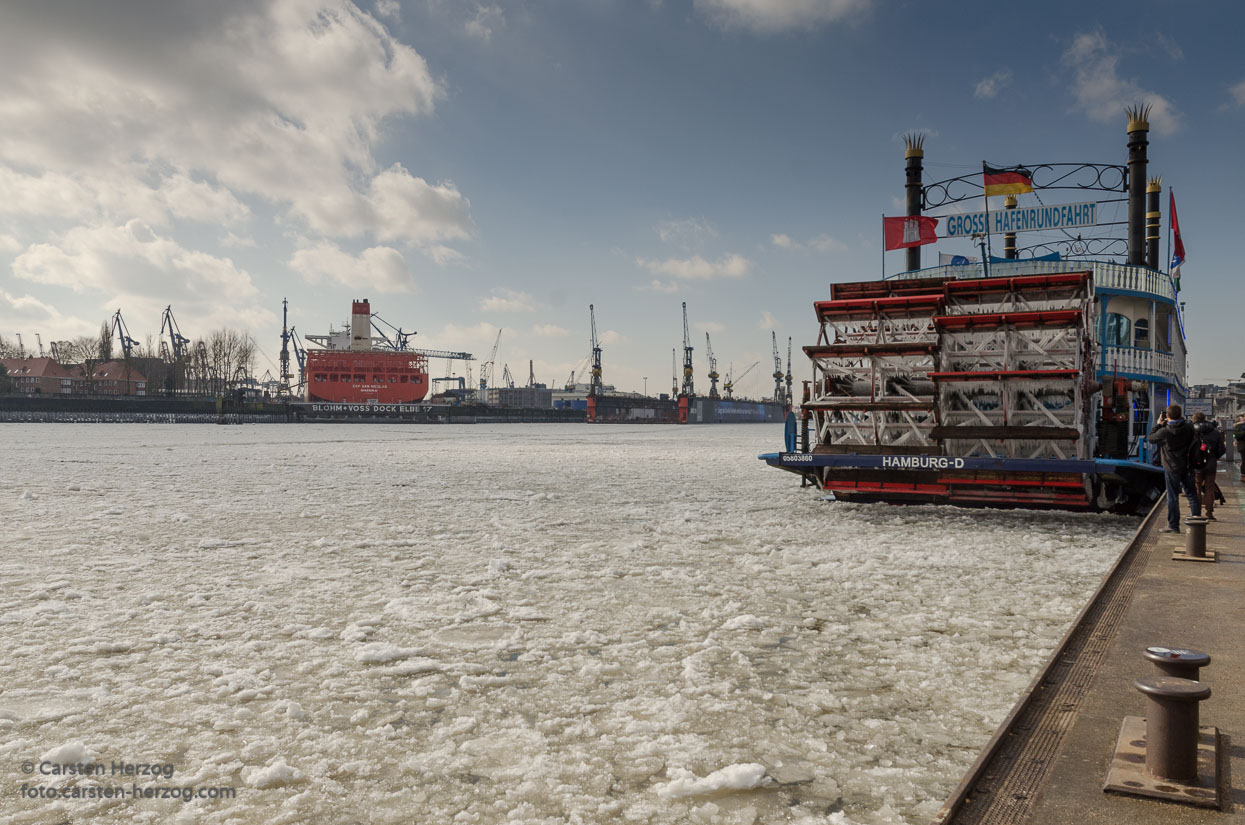 Der Hamburger Hafen im Winter