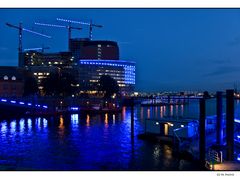 Der hamburger Hafen letztes Jahr zur blauen Stunde