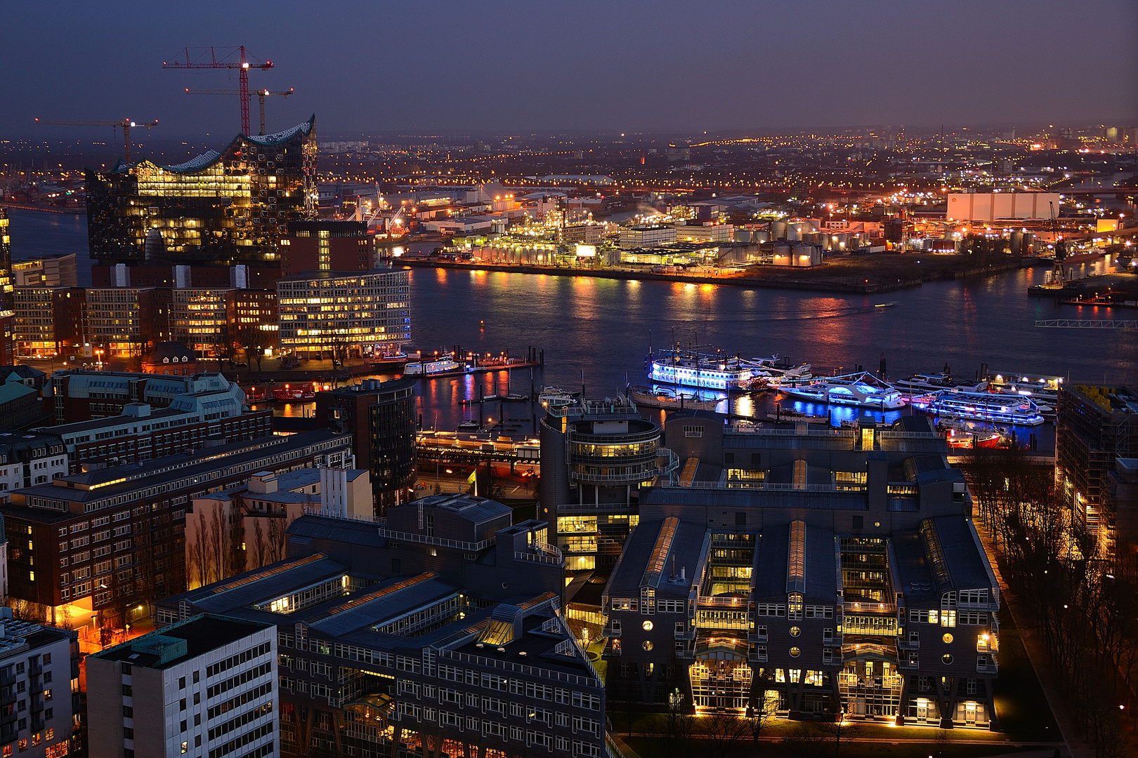 Der Hamburger Hafen vom Michel