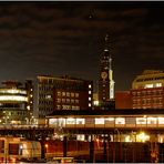 Der hamburger Michel mit der U-Station Baumwall