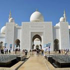 Der Haupteingang zur Scheich-Zayid-Moschee