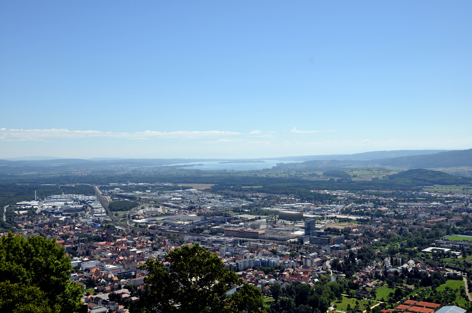 Der Hegau mit dem Bodensee