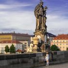 Der Heilige Antonius auf der Karlsbrücke in Prag ist sooo groooß