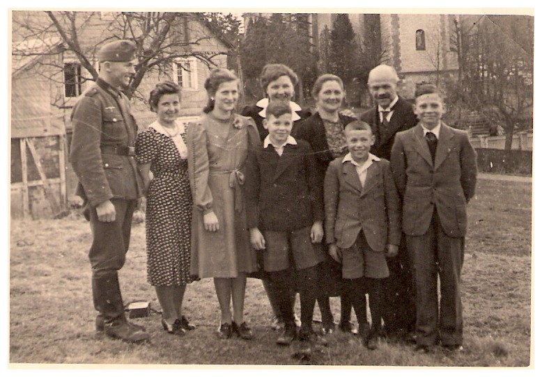 Der Heimatdichter Jost Henecke mit seiner Familie 1939