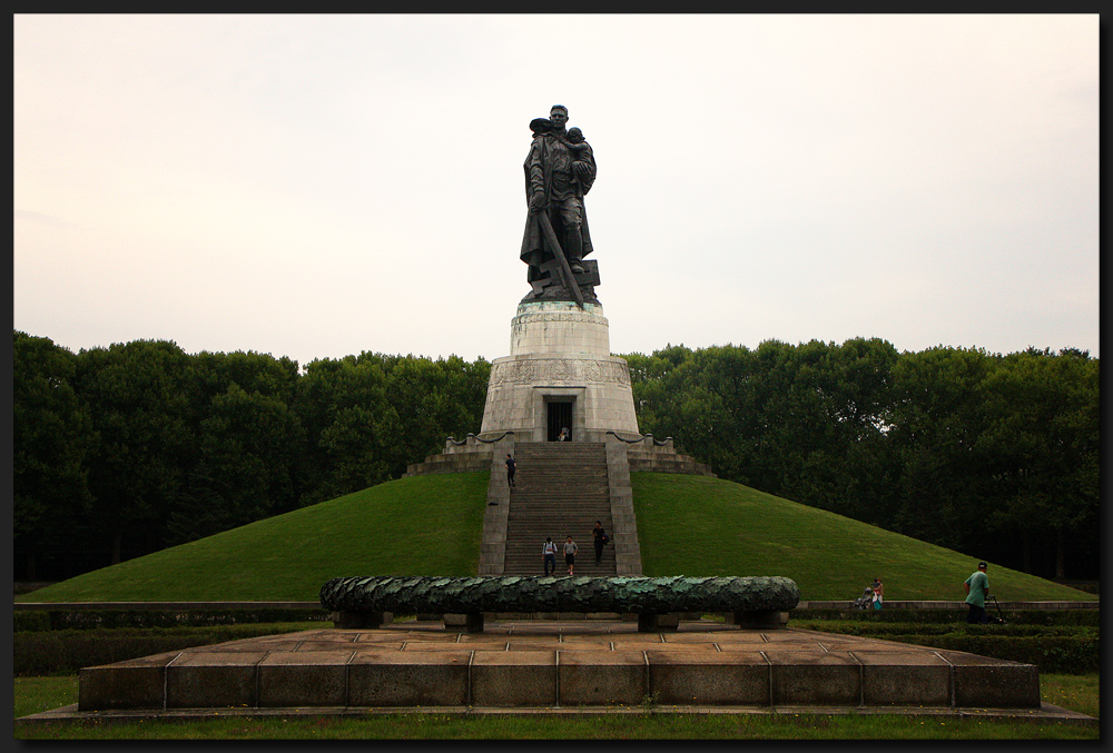 ...Der Held vom Treptower Park...