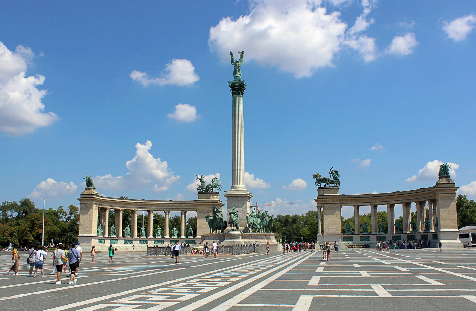 Der Heldenplatz in Budapest ...