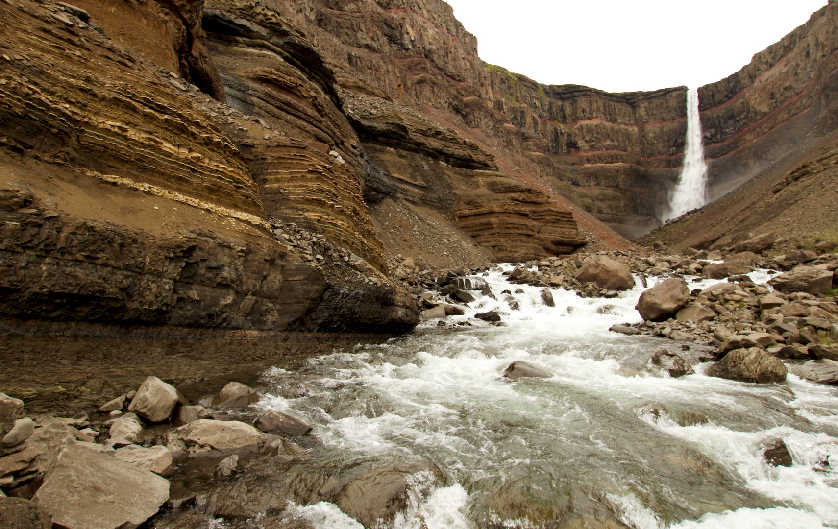 Der Hengifoss / 108 m