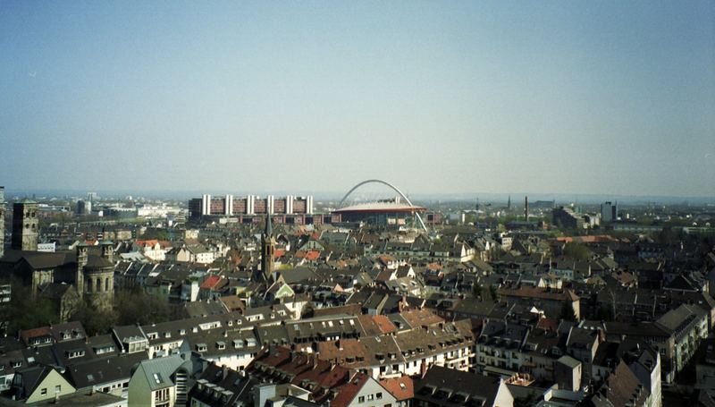 der "Henkelmann" und Köln-Düx von oben
