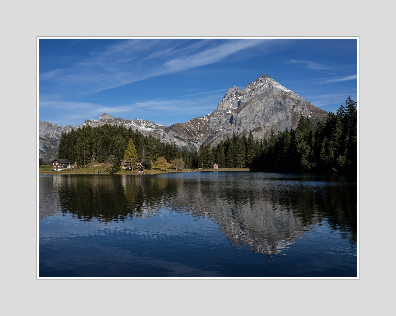 Der Herbst kehrt langsam ein am Arnisee