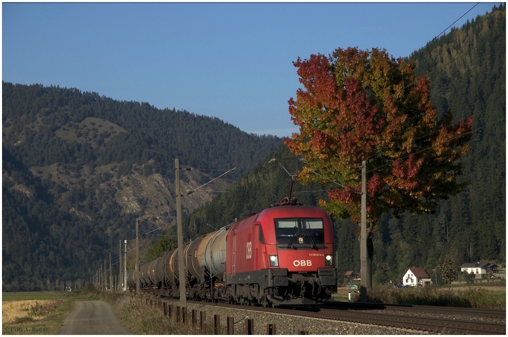 Der Herbst leuchtet rot