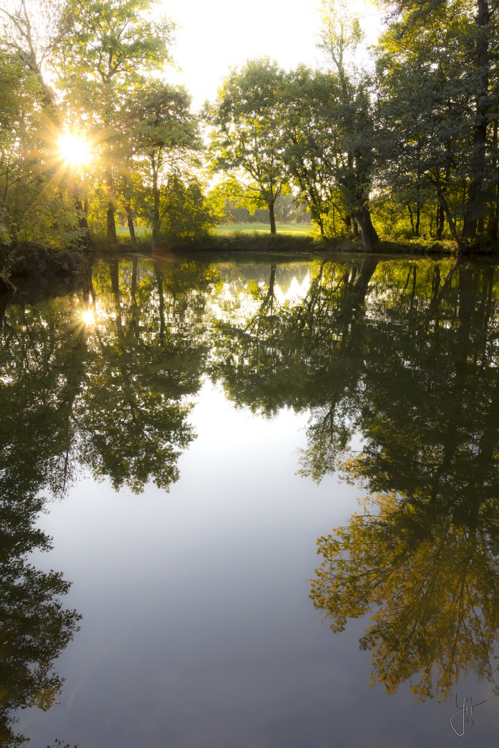 Der Herbst schaut in den Spiegel seiner selbst