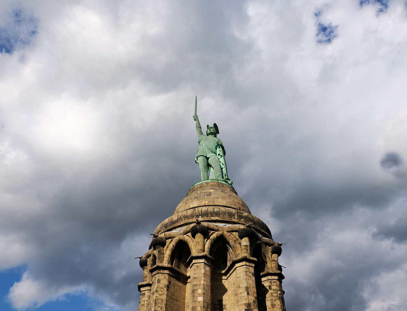 Der Hermann sticht die Wolken weg ….