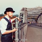 Der Herr erwartet Sie auf der Carl-Alexander-Brücke