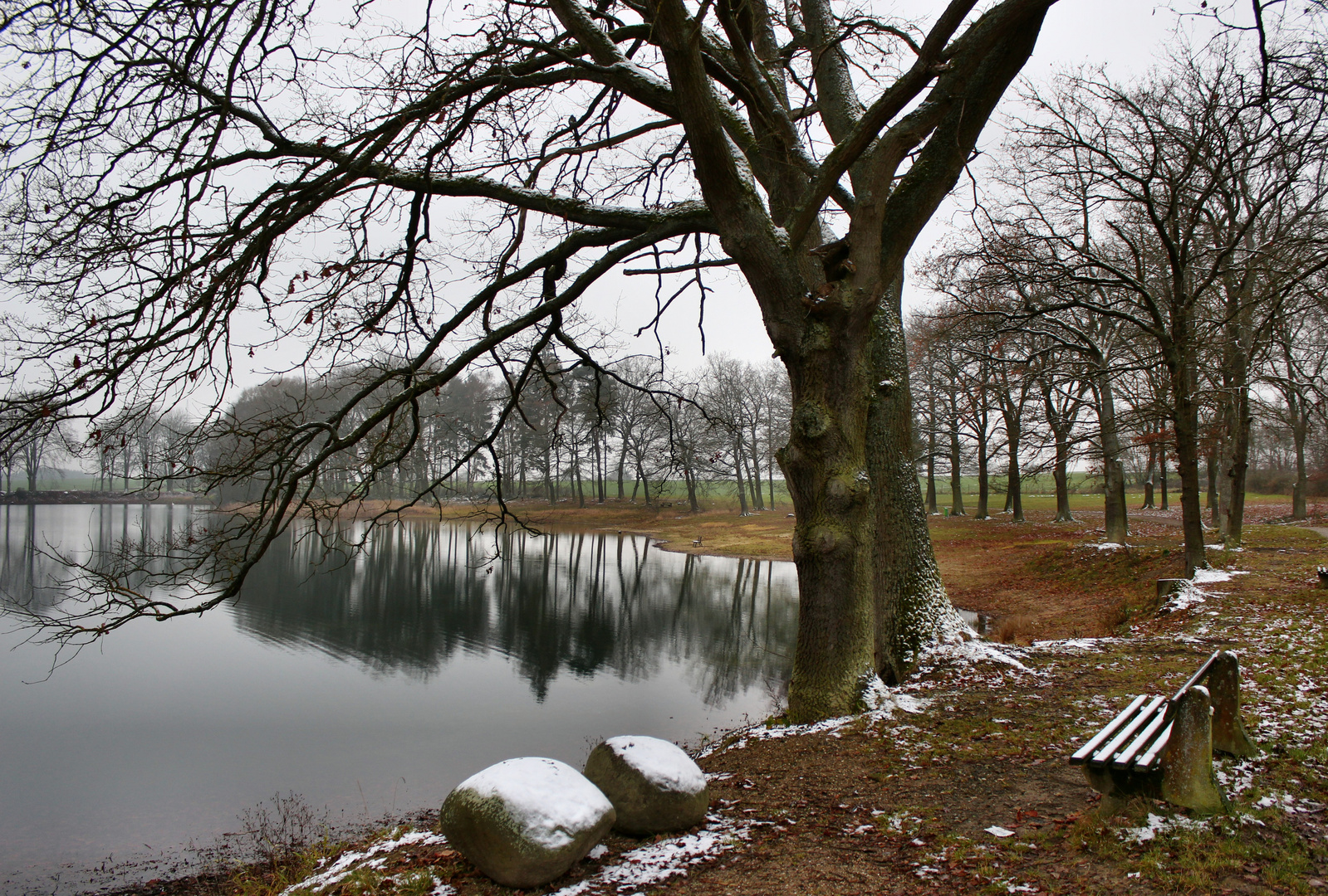 Der Herthasee im ersten Winterkleid