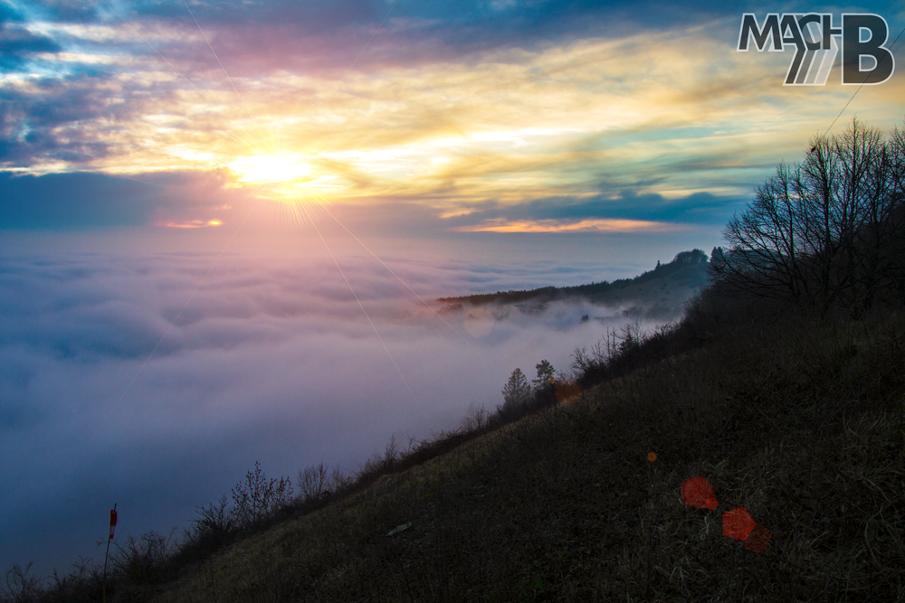 Der Hesselberg bei Nebel